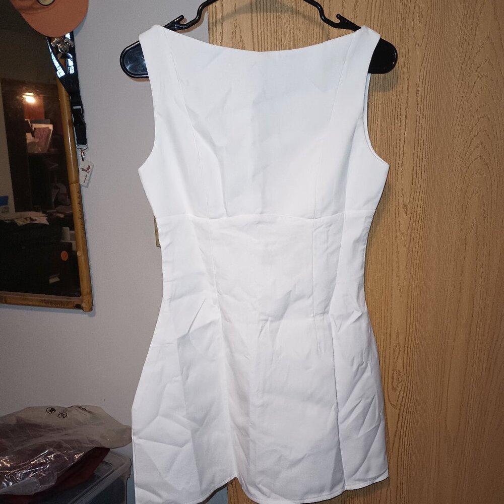 Elegant White Mini Dress with Boat Neck - Picture 4 of 6